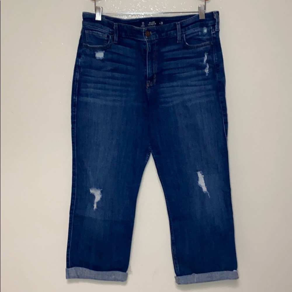 HOLLISTER medium wash ripped capri jeans W31